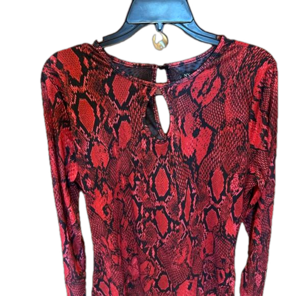 NY&Co Red Black Snake Print Mesh Top - Picture 7 of 7